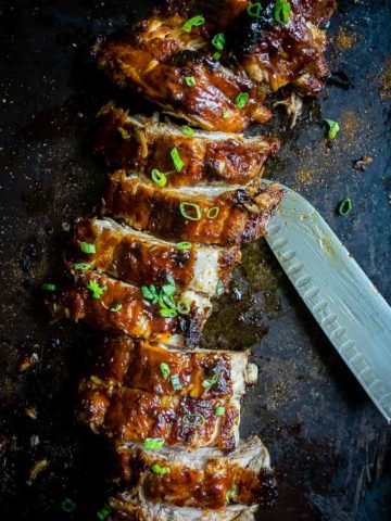 sliced ribs with sauce and green onions