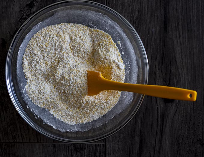 flour and cornmeal in a bowl