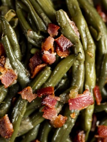 cooked green beans sprinkled with bacon