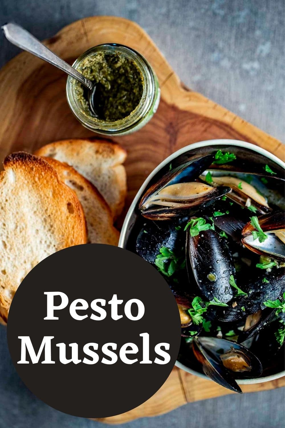Steamed Pesto Mussels