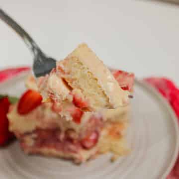 Easy No-Bake Strawberry Tiramisu Recipe