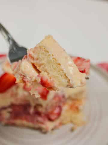 Easy No-Bake Strawberry Tiramisu Recipe