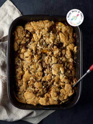Easy gluten-free apple and peach crumble with toasted oats and cinnamon.