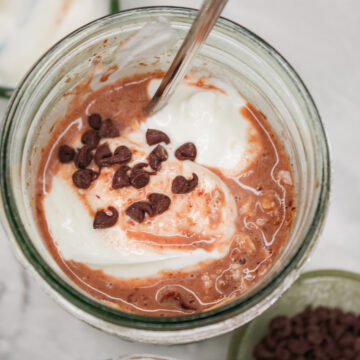 chocolate cherry overnight oats