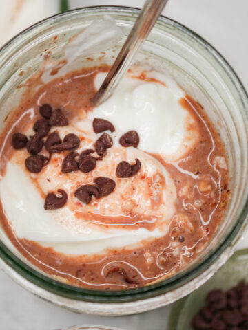 chocolate cherry overnight oats