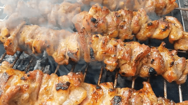 Banh Hoi grill the pork