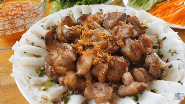 Bánh Hỏi with Grilled Pork ready to serve