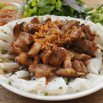 Bánh hỏi with grilled pork