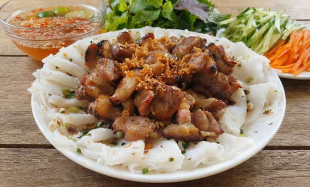 Bánh hỏi with grilled pork